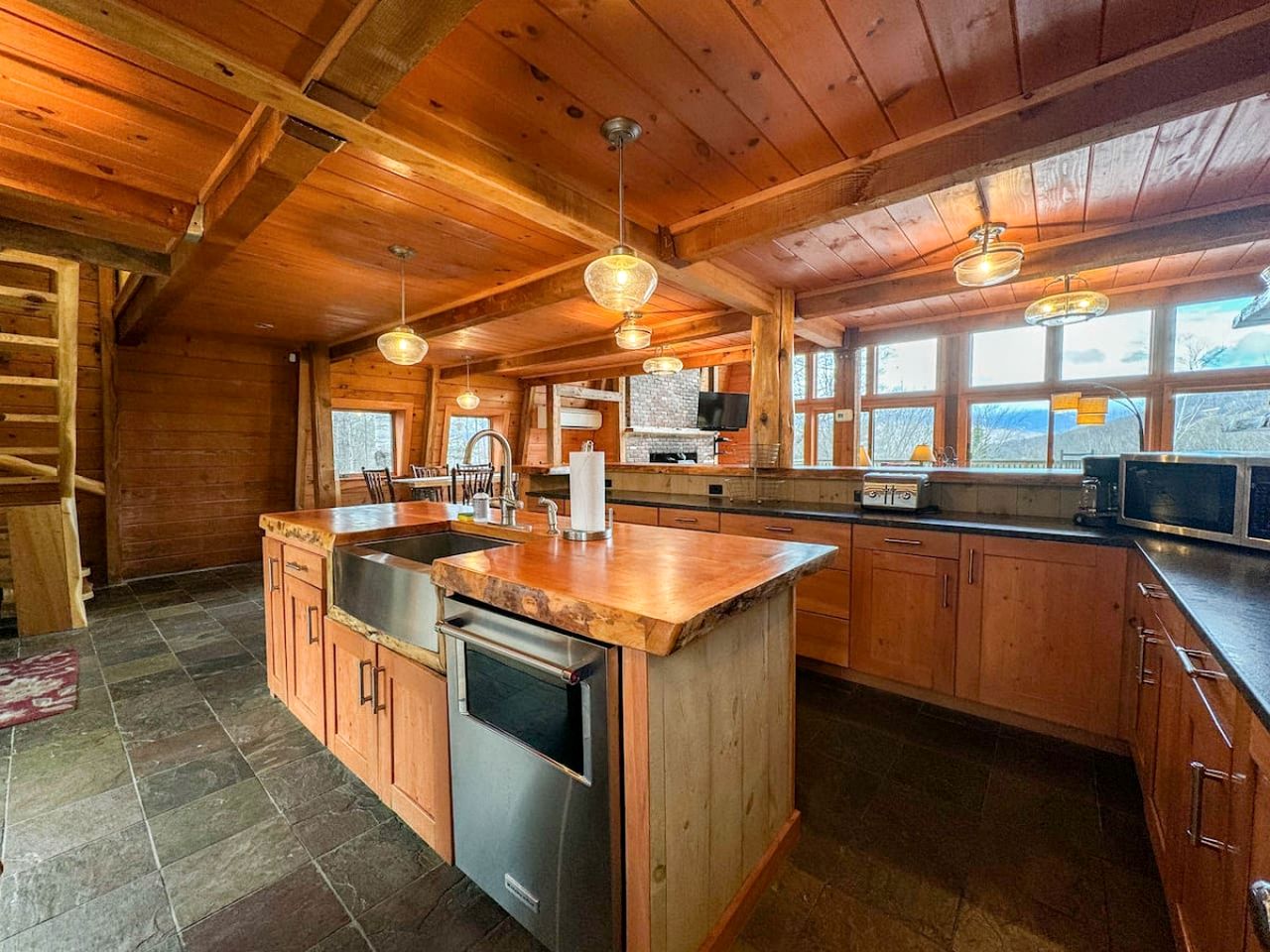 Charming Cabin with Hot-tub and Amazing Vistas in Jackson, New Hampshire