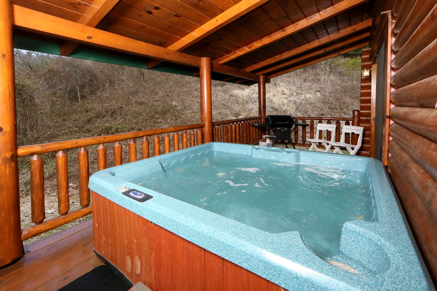 Vacations to the Great Smoky Mountains in this Fully-Equipped Cabin Rental in Tennessee