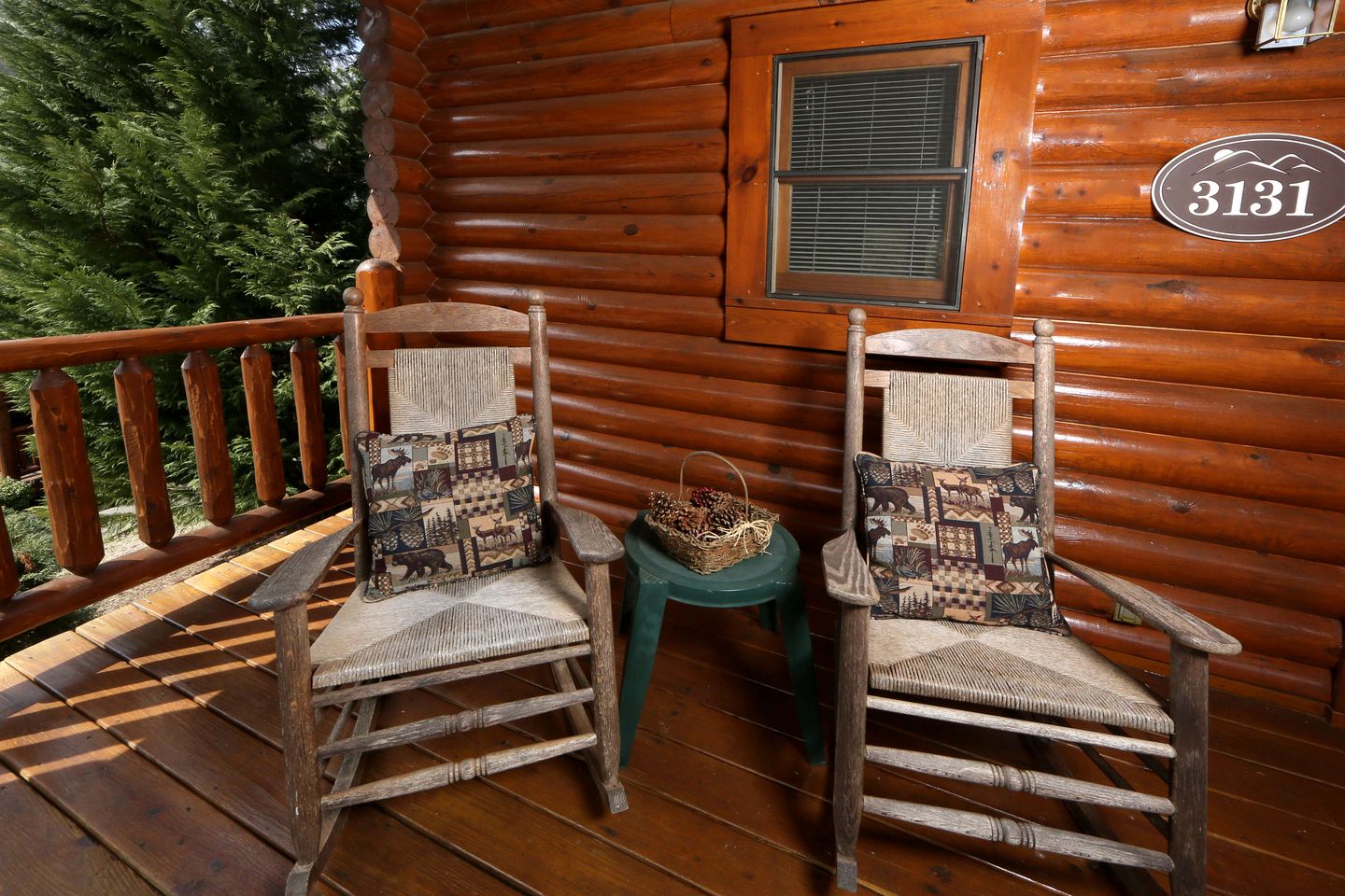 Vacations to the Great Smoky Mountains in this Fully-Equipped Cabin Rental in Tennessee