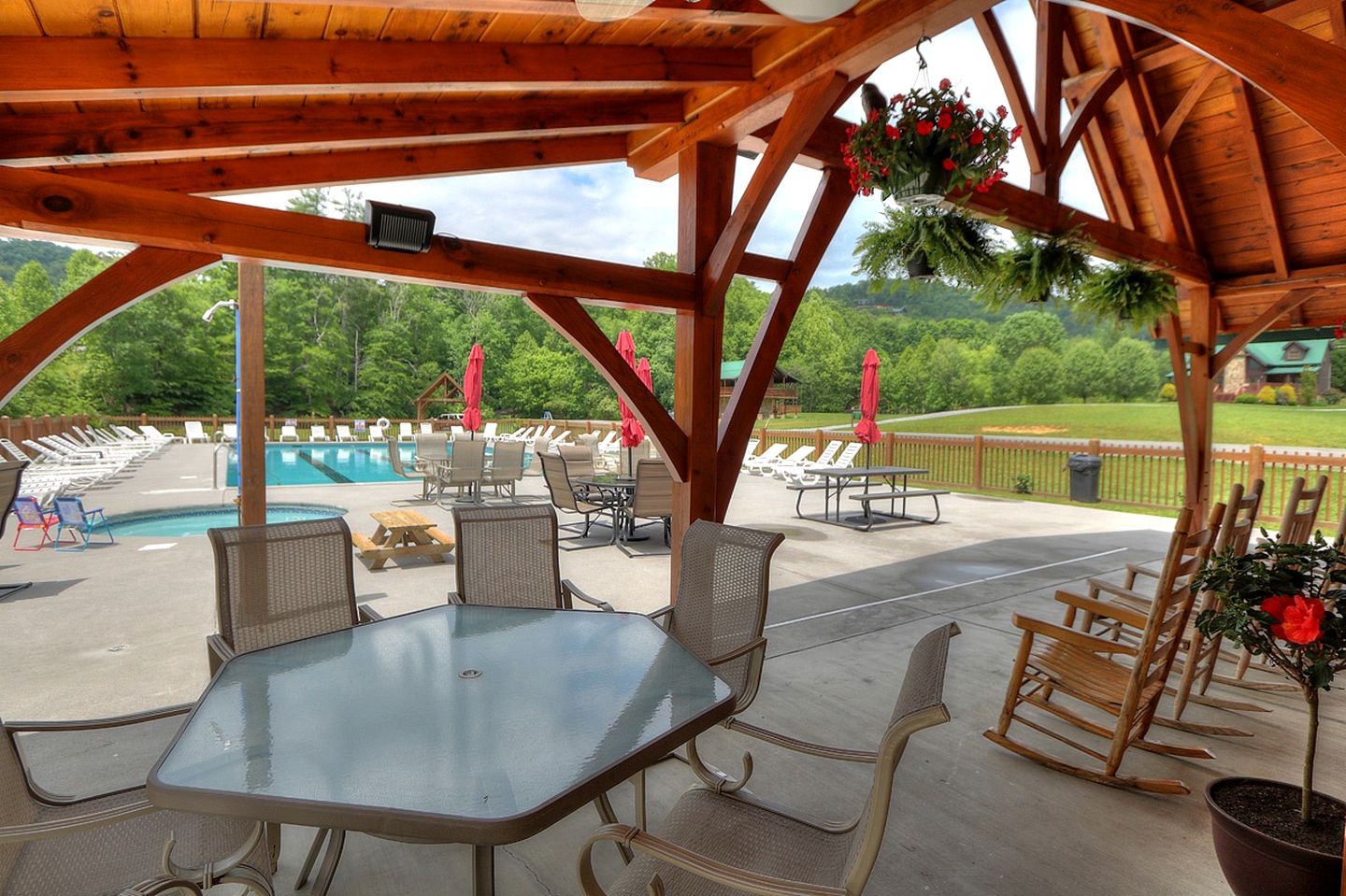 Vacations to the Great Smoky Mountains in this Fully-Equipped Cabin Rental in Tennessee