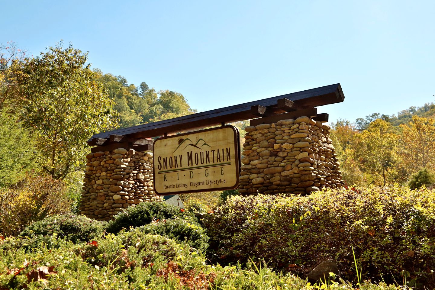 Vacations to the Great Smoky Mountains in this Fully-Equipped Cabin Rental in Tennessee