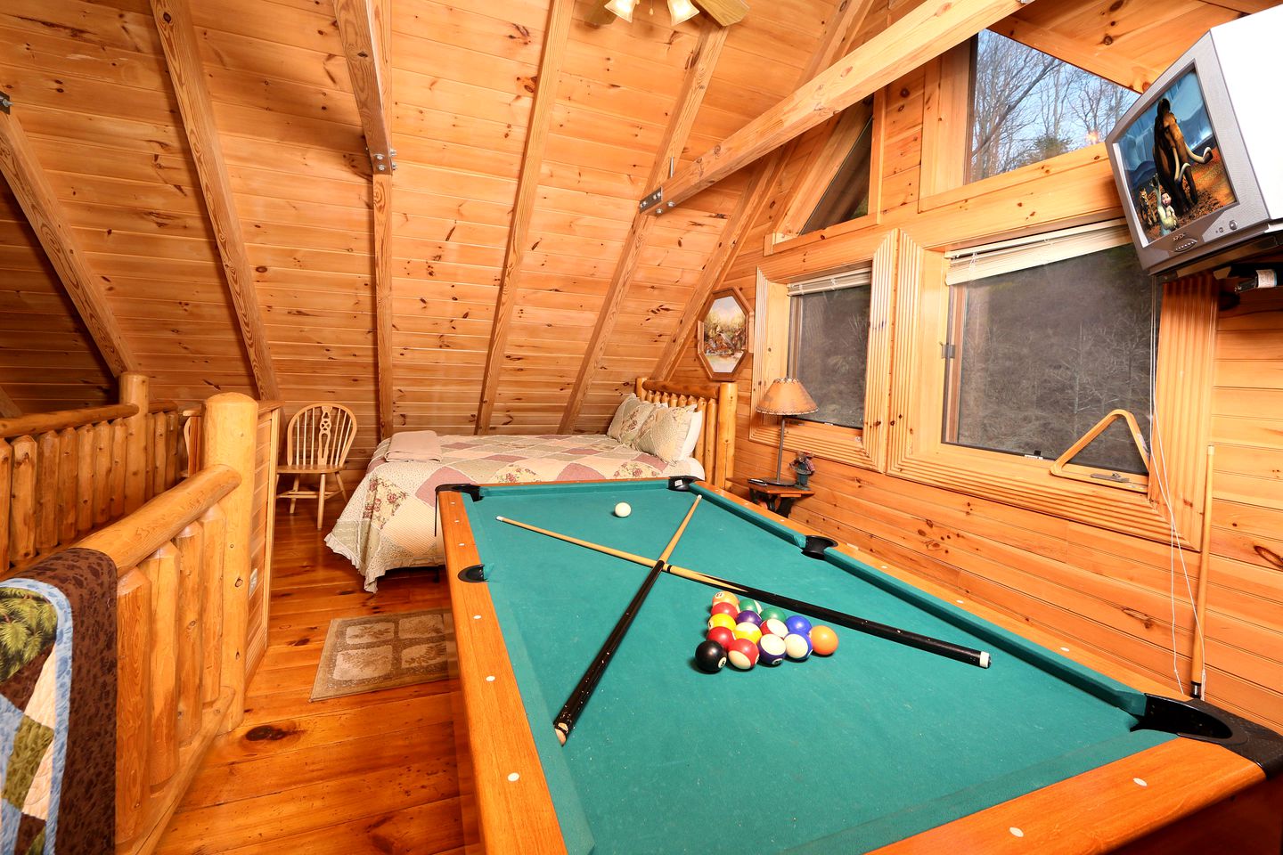 Vacations to the Great Smoky Mountains in this Fully-Equipped Cabin Rental in Tennessee