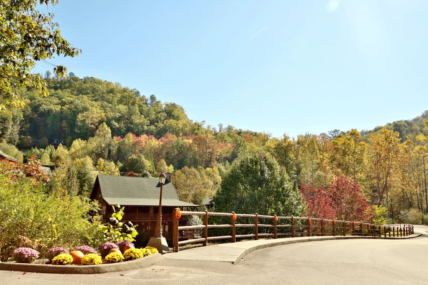 Vacations to the Great Smoky Mountains in this Fully-Equipped Cabin Rental in Tennessee