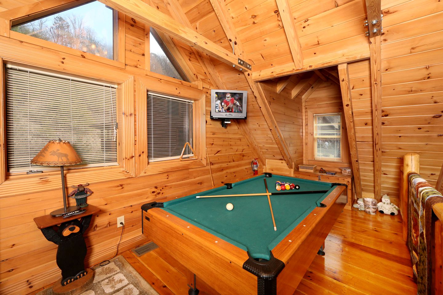 Vacations to the Great Smoky Mountains in this Fully-Equipped Cabin Rental in Tennessee