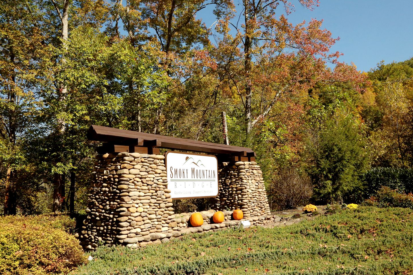 Vacations to the Great Smoky Mountains in this Fully-Equipped Cabin Rental in Tennessee