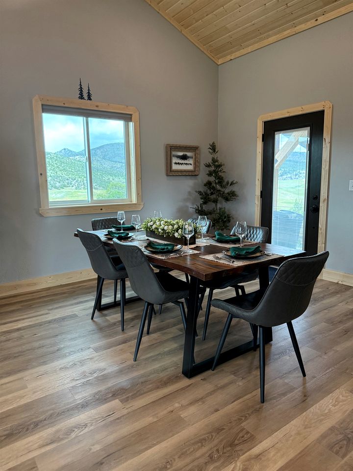 Charming Cabin with Panoramic Mountain Views near Pony in the Tobacco Root Foothills, Montana