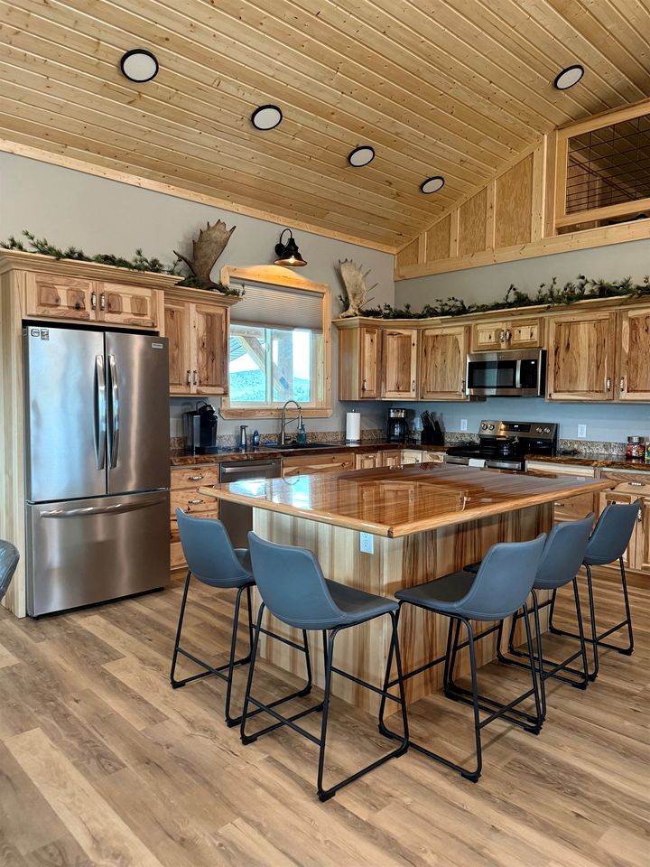 Charming Cabin with Panoramic Mountain Views near Pony in the Tobacco Root Foothills, Montana