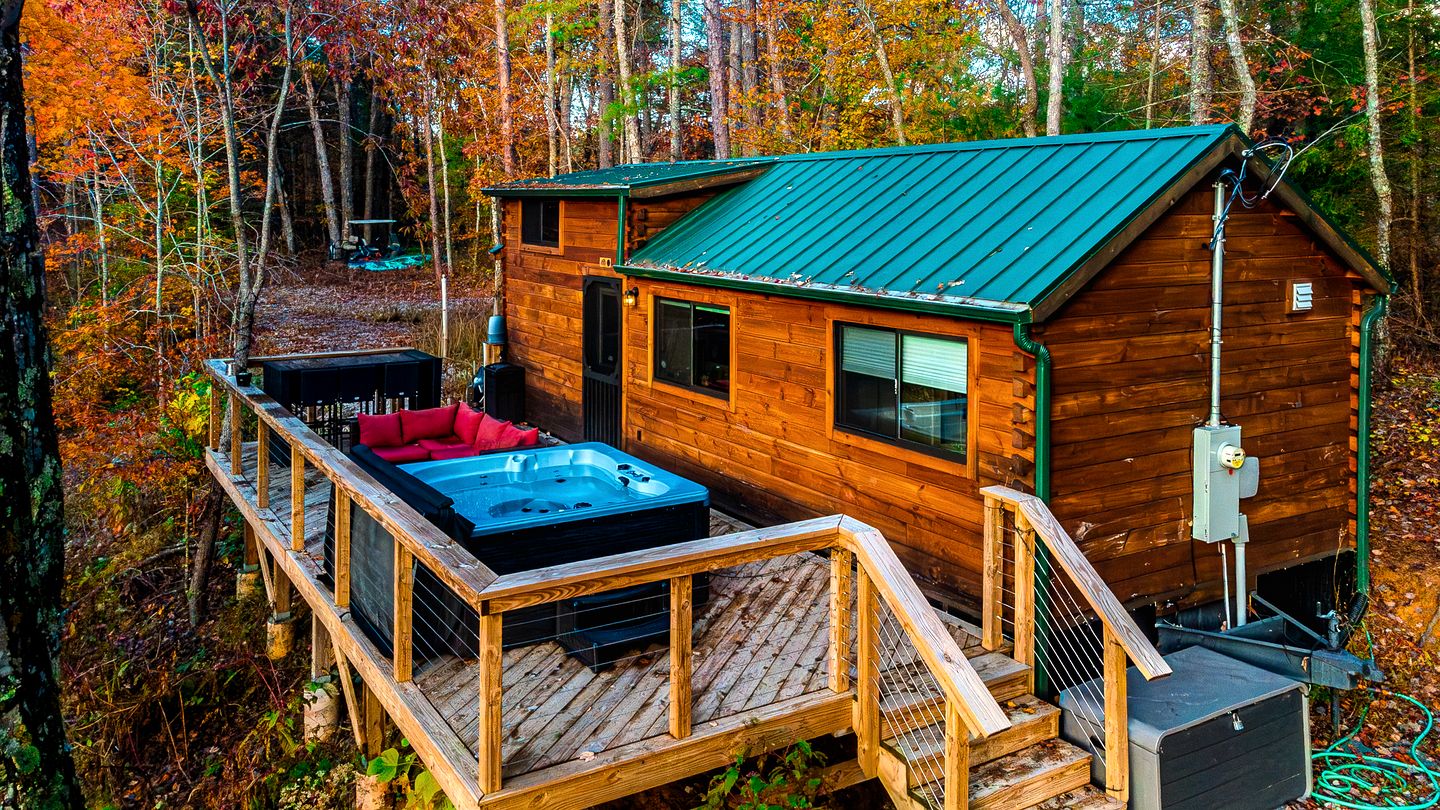 Charming Cabin with Private Hot Tub Near Red River Gorge in Campton, Kentucky
