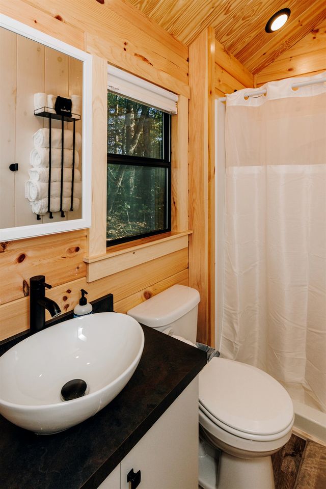 Charming Cabin with Private Hot Tub Near Red River Gorge in Campton, Kentucky