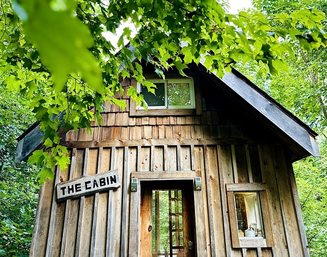 Cabins (Canada, South River, Ontario)