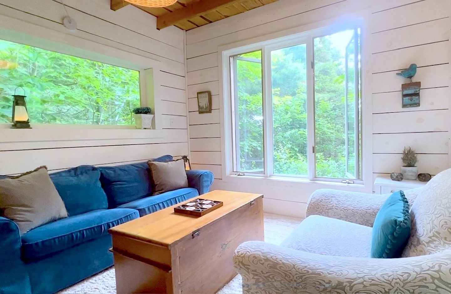 Charming Cabin Rental on Deer Lake in Ontario, Canada