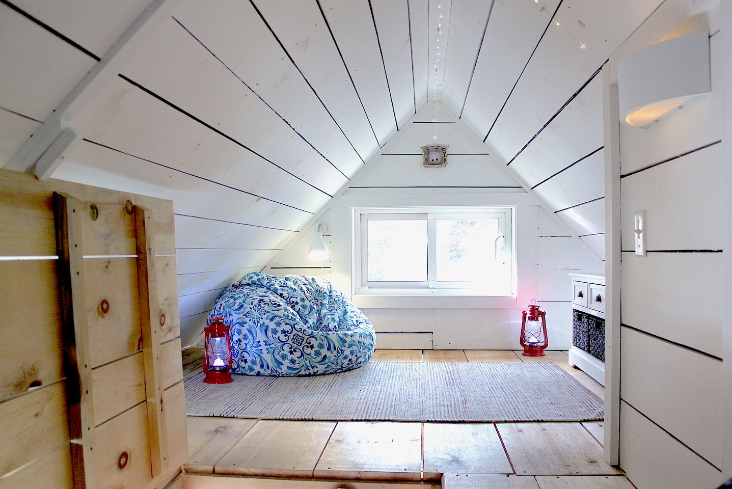 Charming Cabin Rental on Deer Lake in Ontario, Canada