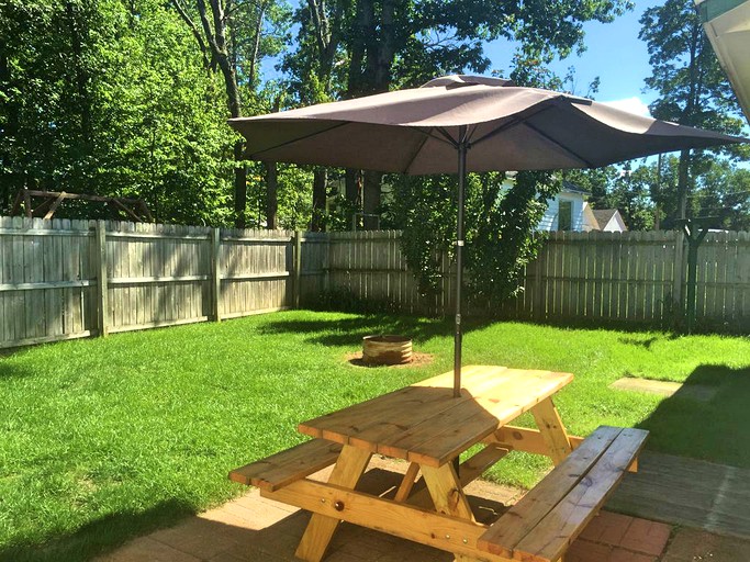 Cabins (West Branch, Michigan, United States)