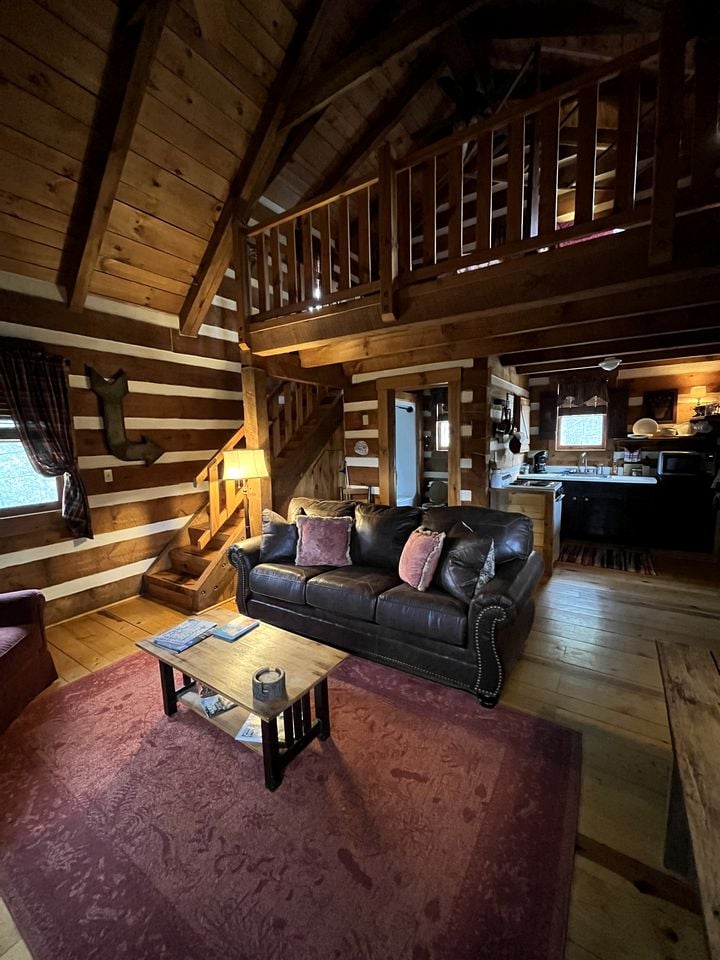 Charming Cabin Rental with Hot Tub and Breakfast Included, Perfect for Intimate Getaways in Virginia