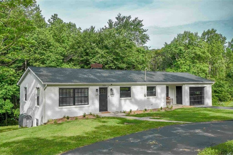 Cabins (United States of America, Afton, Virginia)