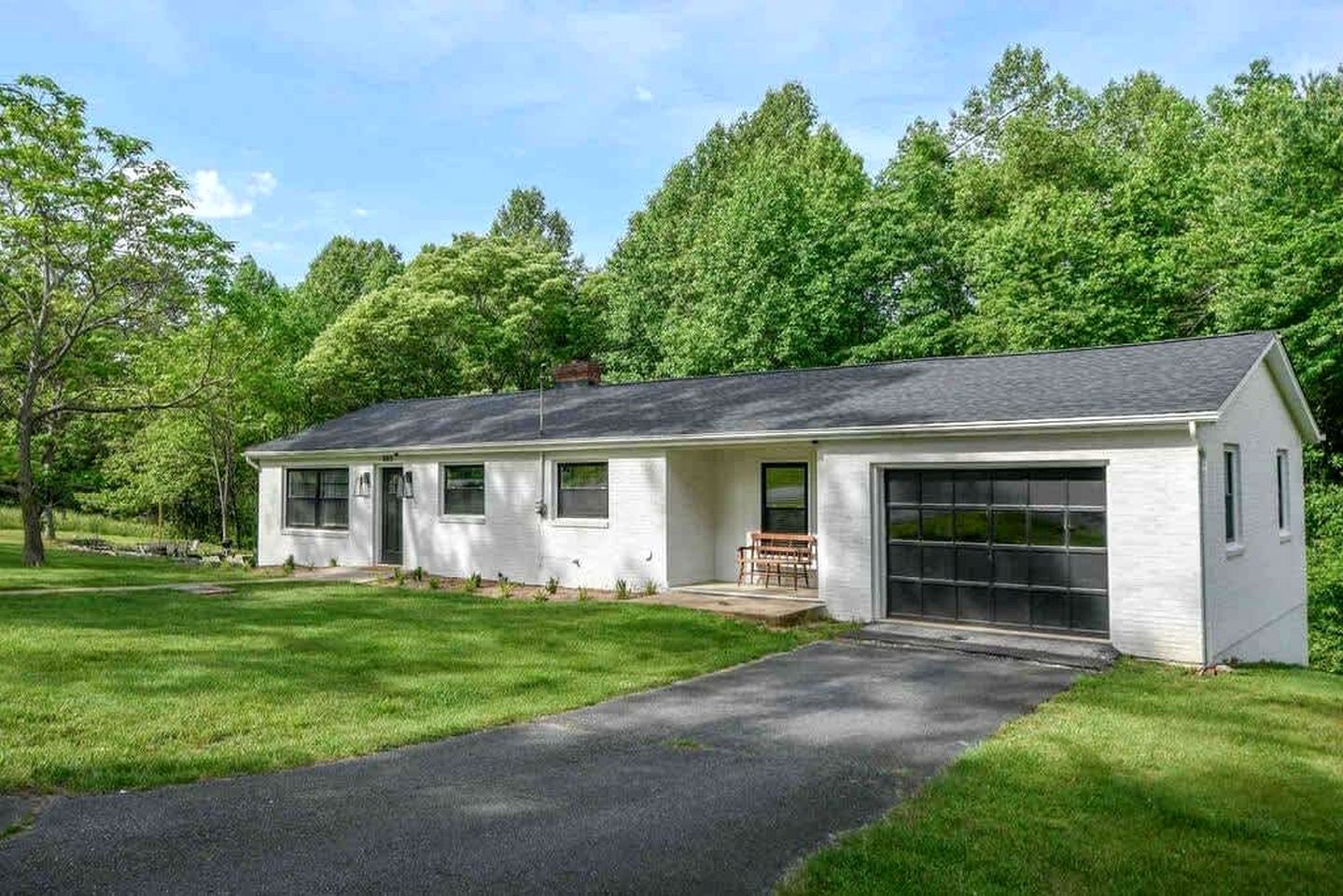 Charming Cabin Rental near Wineries and Hiking Trails in Afton, Virginia