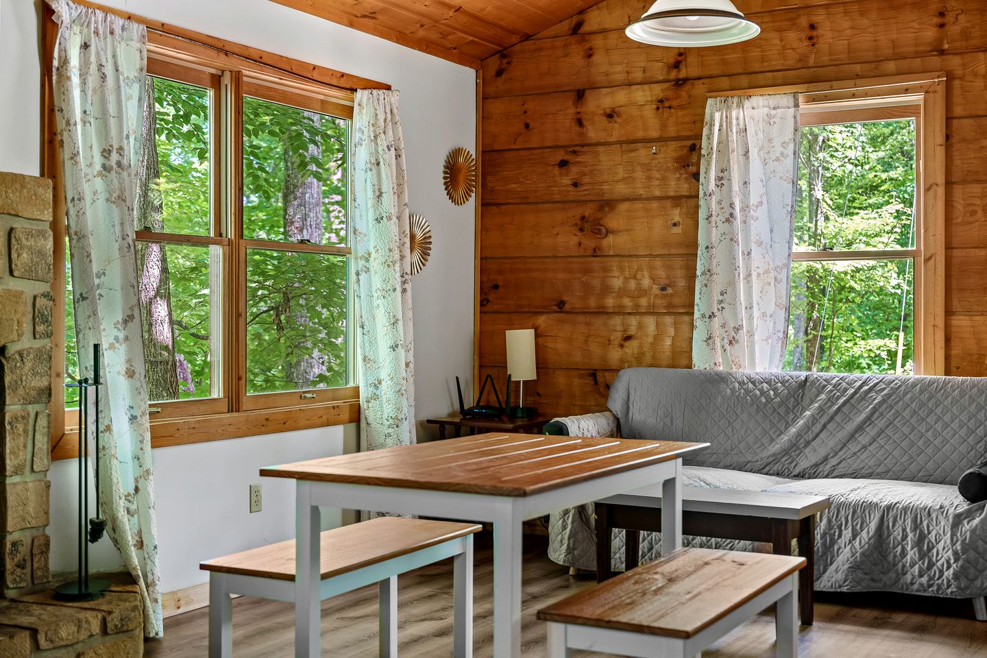 Charming Cabin with Spa and Mountain Views in Sevierville, Tennessee