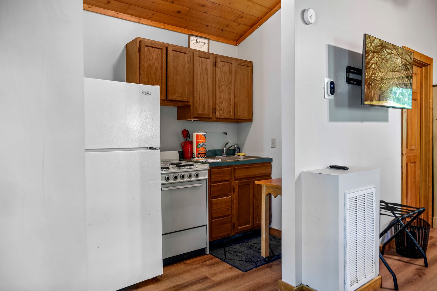 Charming Cabin with Spa and Mountain Views in Sevierville, Tennessee