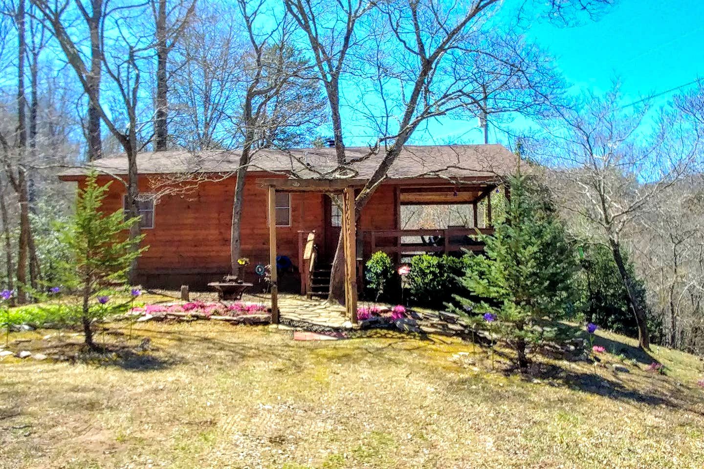 Charming Cabin with Views of the Great Smoky Mountains in Whittier, North Carolina