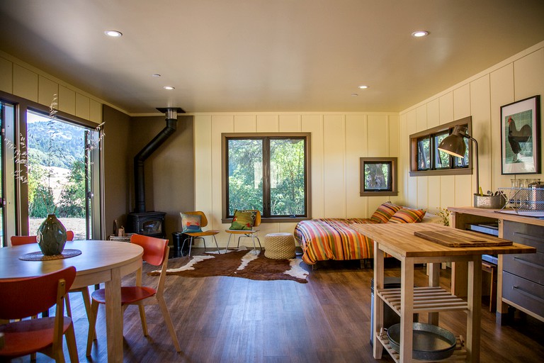 Cabins (Boonville, California, United States)