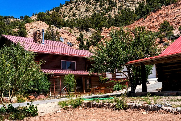 Large, Pet Friendly Cabin for Big Groups near Angel's Landing in Southern, Utah