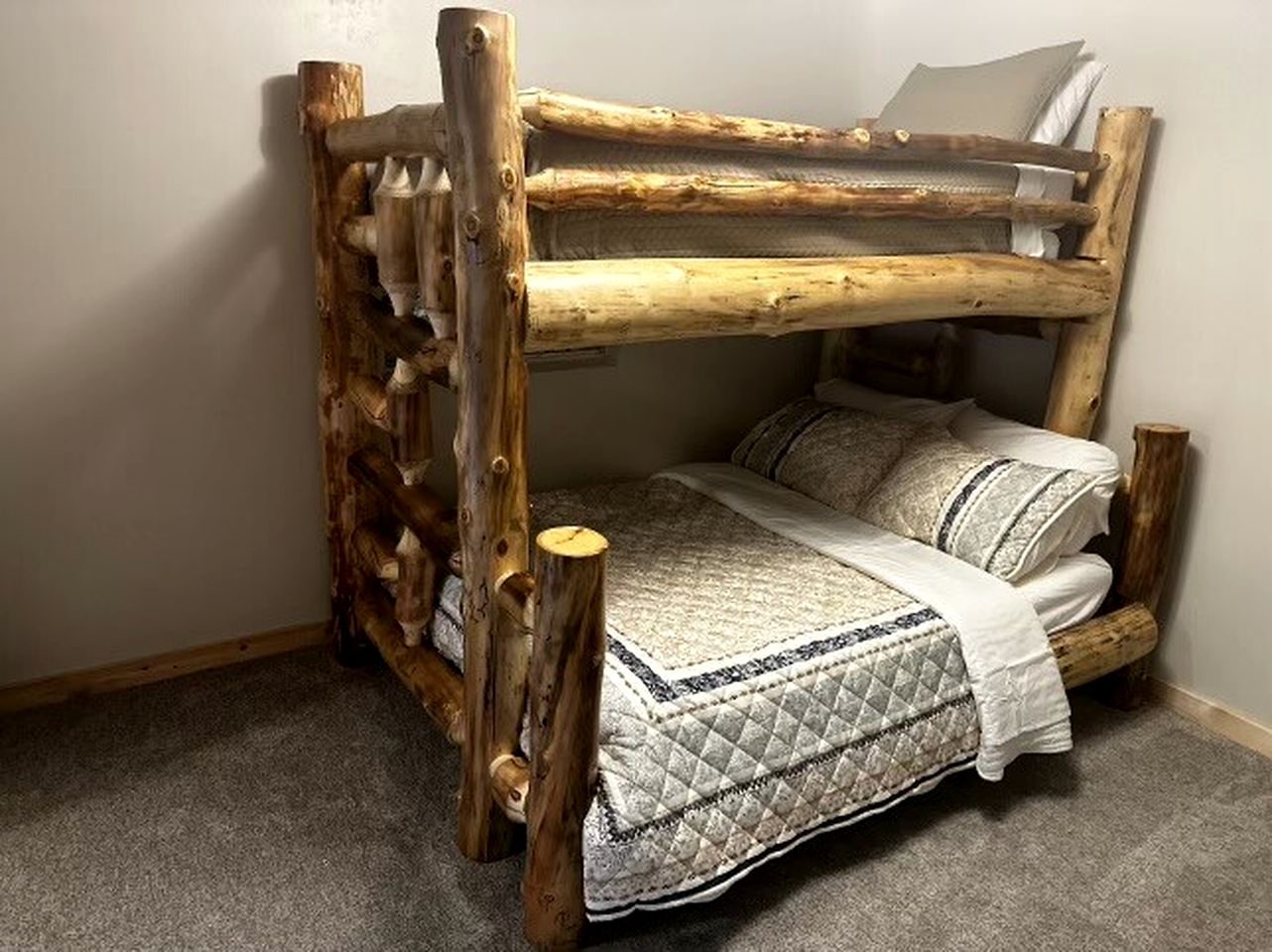 Large, Pet Friendly Cabin for Big Groups near Angel's Landing in Southern, Utah