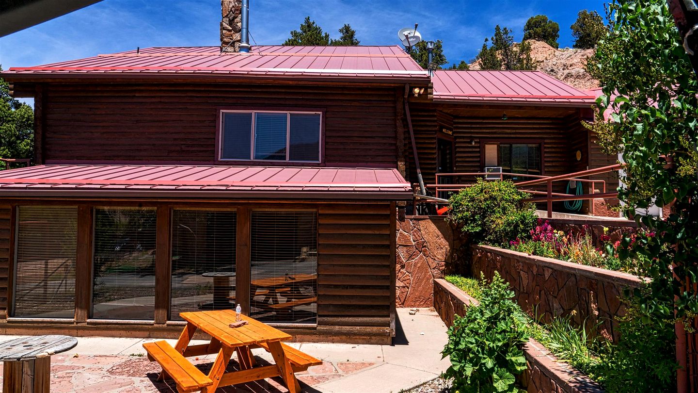 Large, Pet Friendly Cabin for Big Groups near Angel's Landing in Southern, Utah