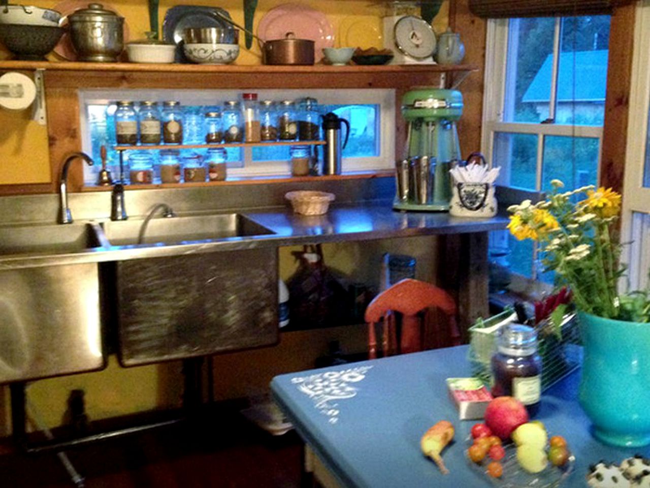 Charming Cottage Filled with Antiques in Adirondack Mountains, New York
