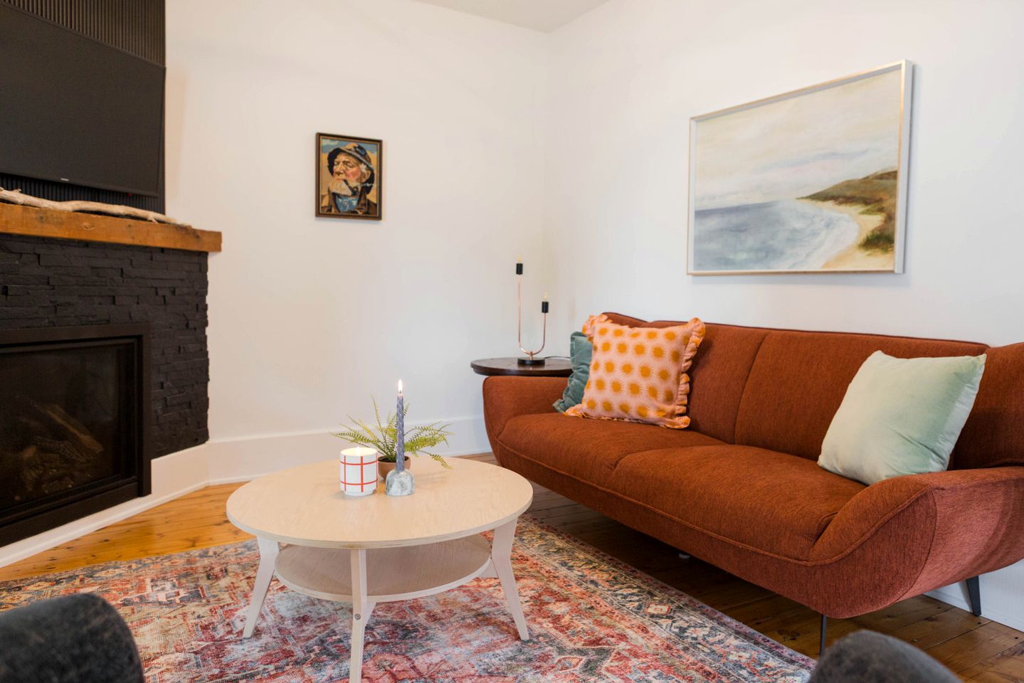 Charming Cottage with Firepit & Walk-to-Beach Access near Main Street in Wellington, Ontario