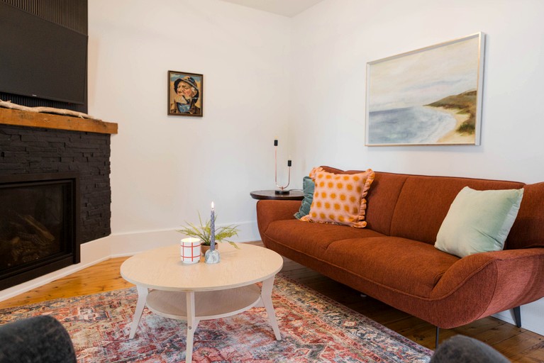 Cottages (Canada, Prince Edward, Ontario)