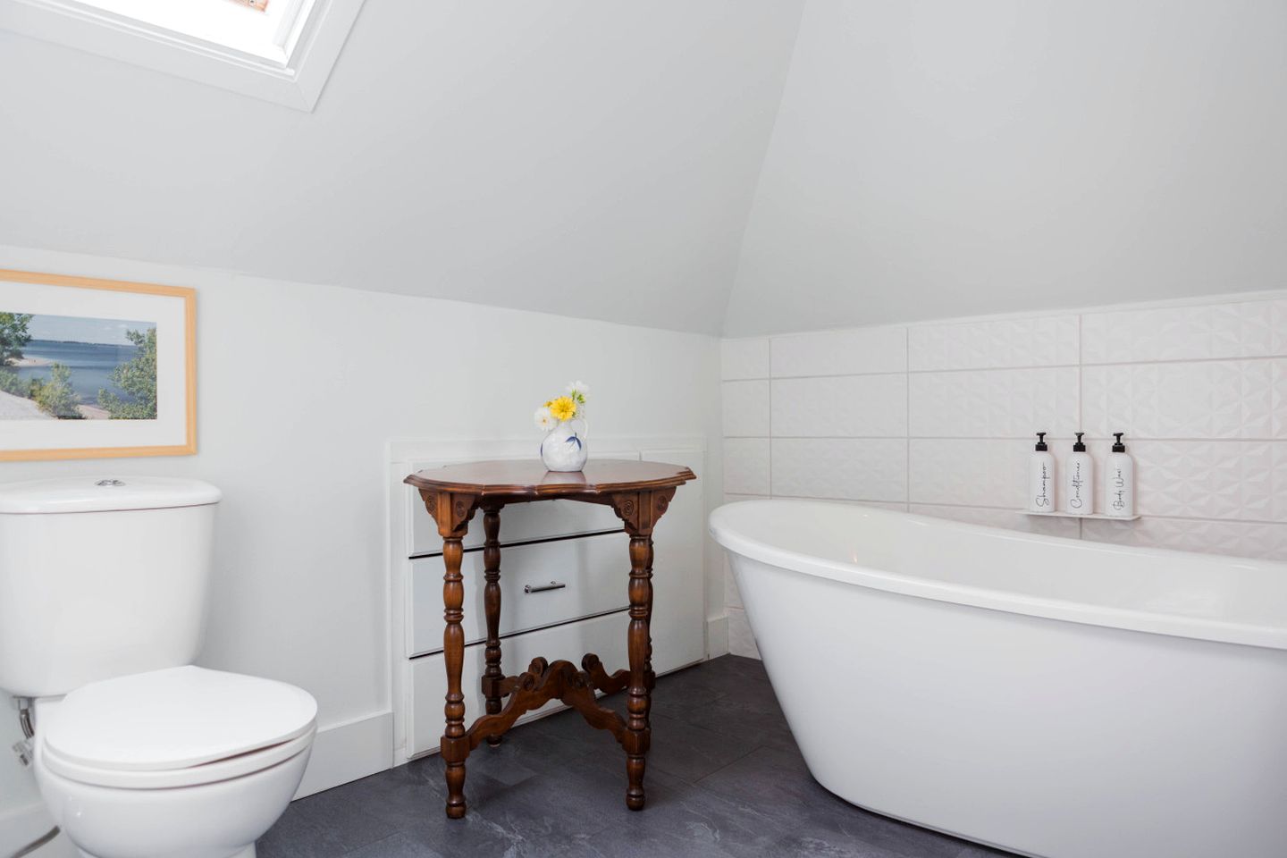 Charming Cottage with Firepit & Walk-to-Beach Access near Main Street in Wellington, Ontario