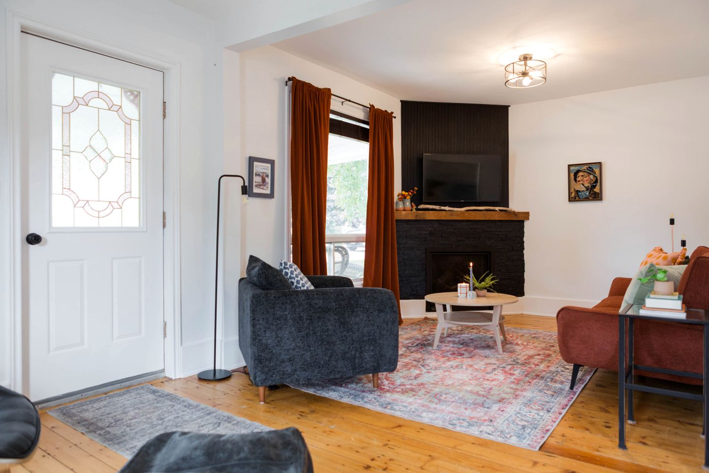 Charming Cottage with Firepit & Walk-to-Beach Access near Main Street in Wellington, Ontario