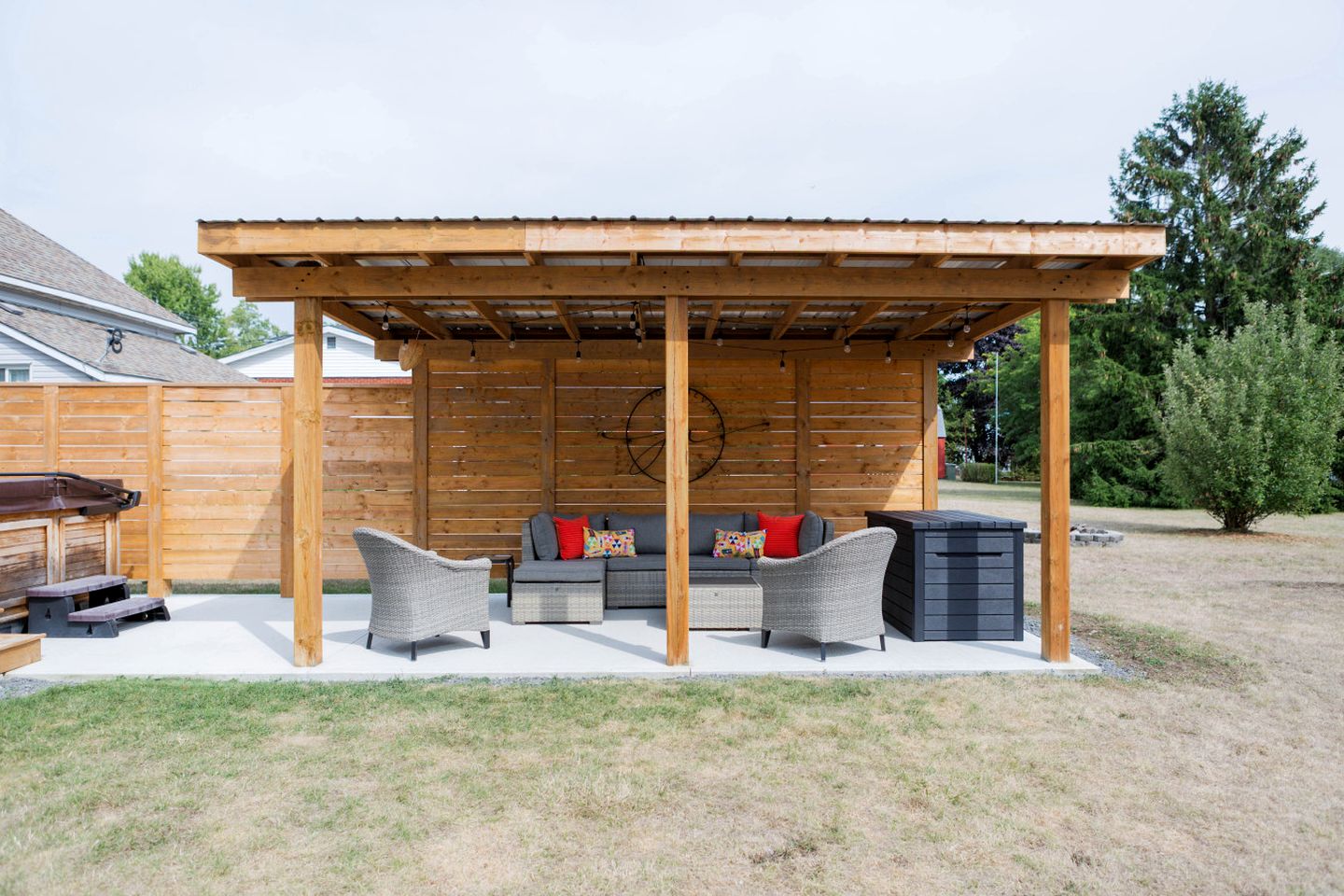 Charming Cottage with Firepit & Walk-to-Beach Access near Main Street in Wellington, Ontario