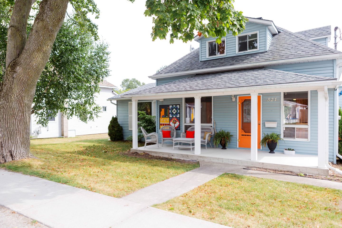 Charming Cottage with Firepit & Walk-to-Beach Access near Main Street in Wellington, Ontario