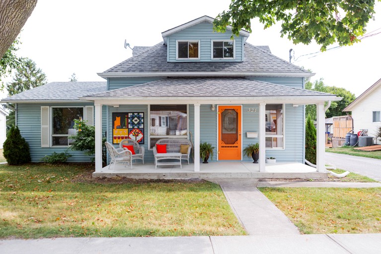 Cottages (Canada, Prince Edward, Ontario)