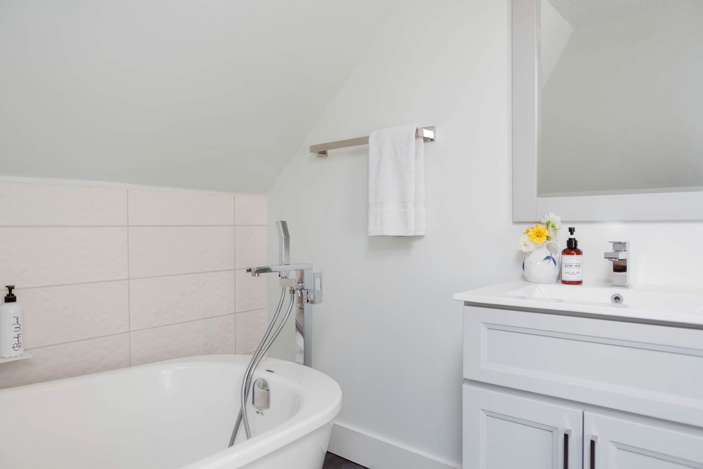 Charming Cottage with Firepit & Walk-to-Beach Access near Main Street in Wellington, Ontario