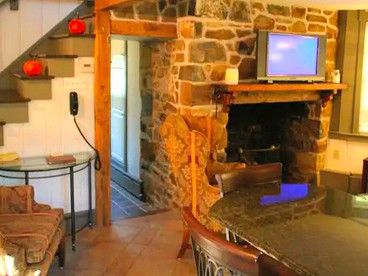 Charming Cottage Getaway with an Indoor Fireplace in Chester Springs, Pennsylvania - Photo 3