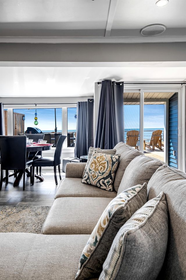 Charming Cottage on Lake Erie for an Unforgettable Kingsville Getaway in Ontario