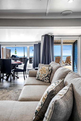 Cottages (Canada, Kingsville, Ontario)