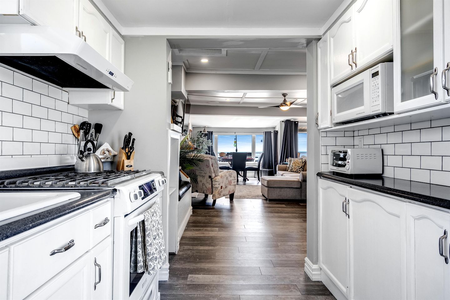 Charming Cottage on Lake Erie for an Unforgettable Kingsville Getaway in Ontario