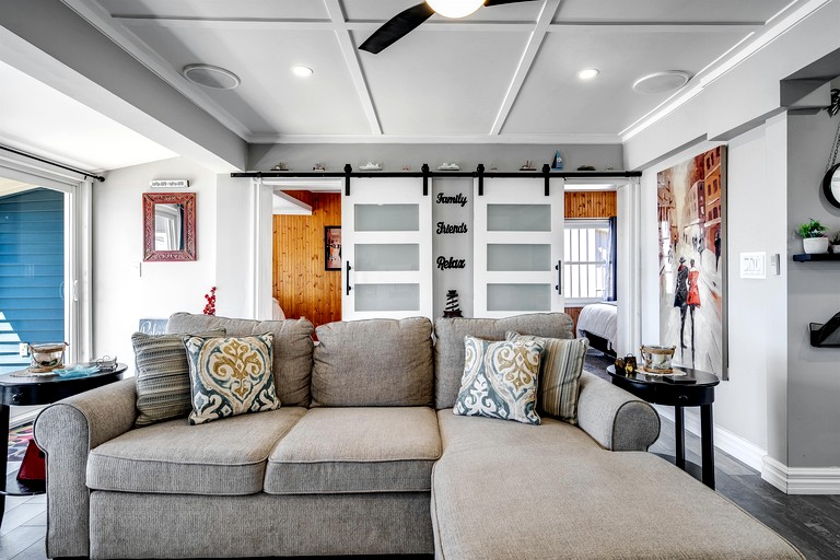 Cottages (Canada, Kingsville, Ontario)