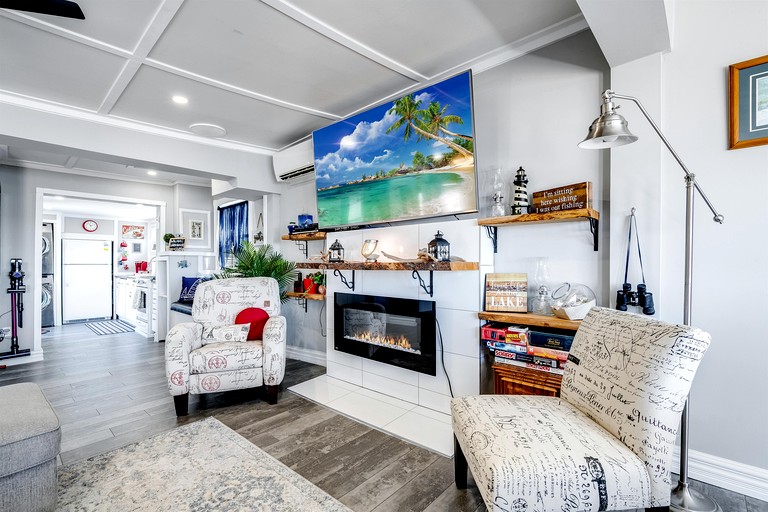 Cottages (Canada, Kingsville, Ontario)