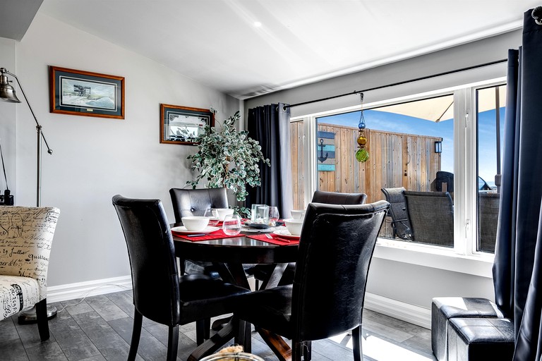 Cottages (Canada, Kingsville, Ontario)