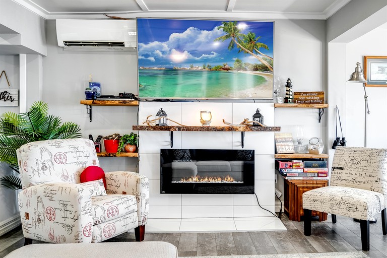 Cottages (Canada, Kingsville, Ontario)