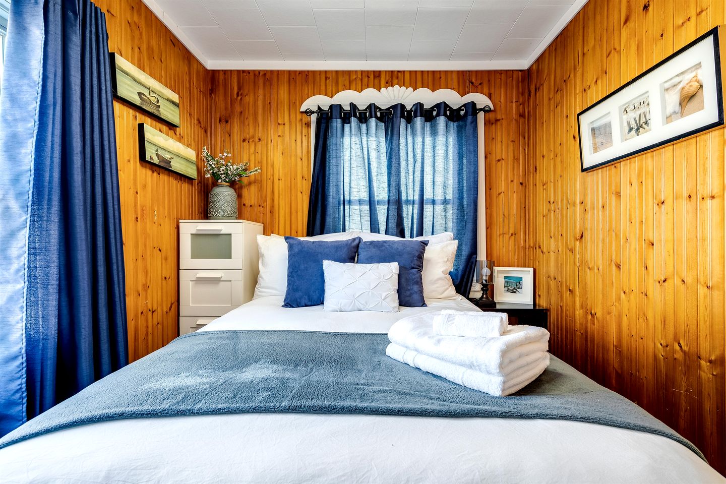 Charming Cottage on Lake Erie for an Unforgettable Kingsville Getaway in Ontario