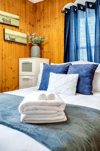 Cottages (Canada, Kingsville, Ontario)