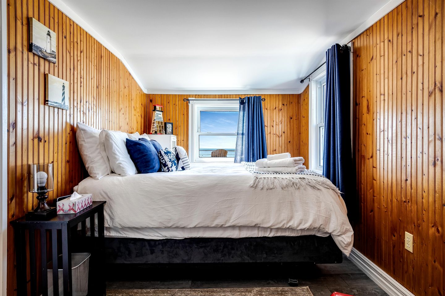 Charming Cottage on Lake Erie for an Unforgettable Kingsville Getaway in Ontario