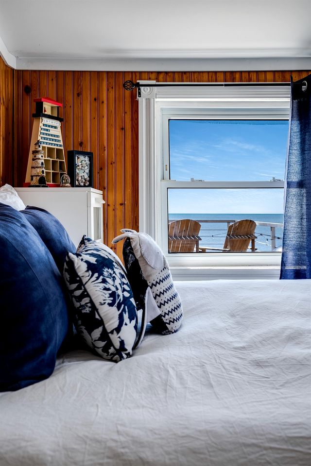 Charming Cottage on Lake Erie for an Unforgettable Kingsville Getaway in Ontario