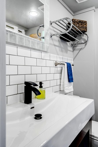 Cottages (Canada, Kingsville, Ontario)