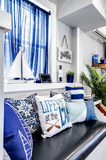 Cottages (Canada, Kingsville, Ontario)